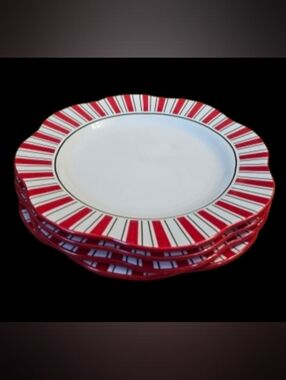 *NWOT Pier 1 Candy Cane Dinner Plates Set Of 4